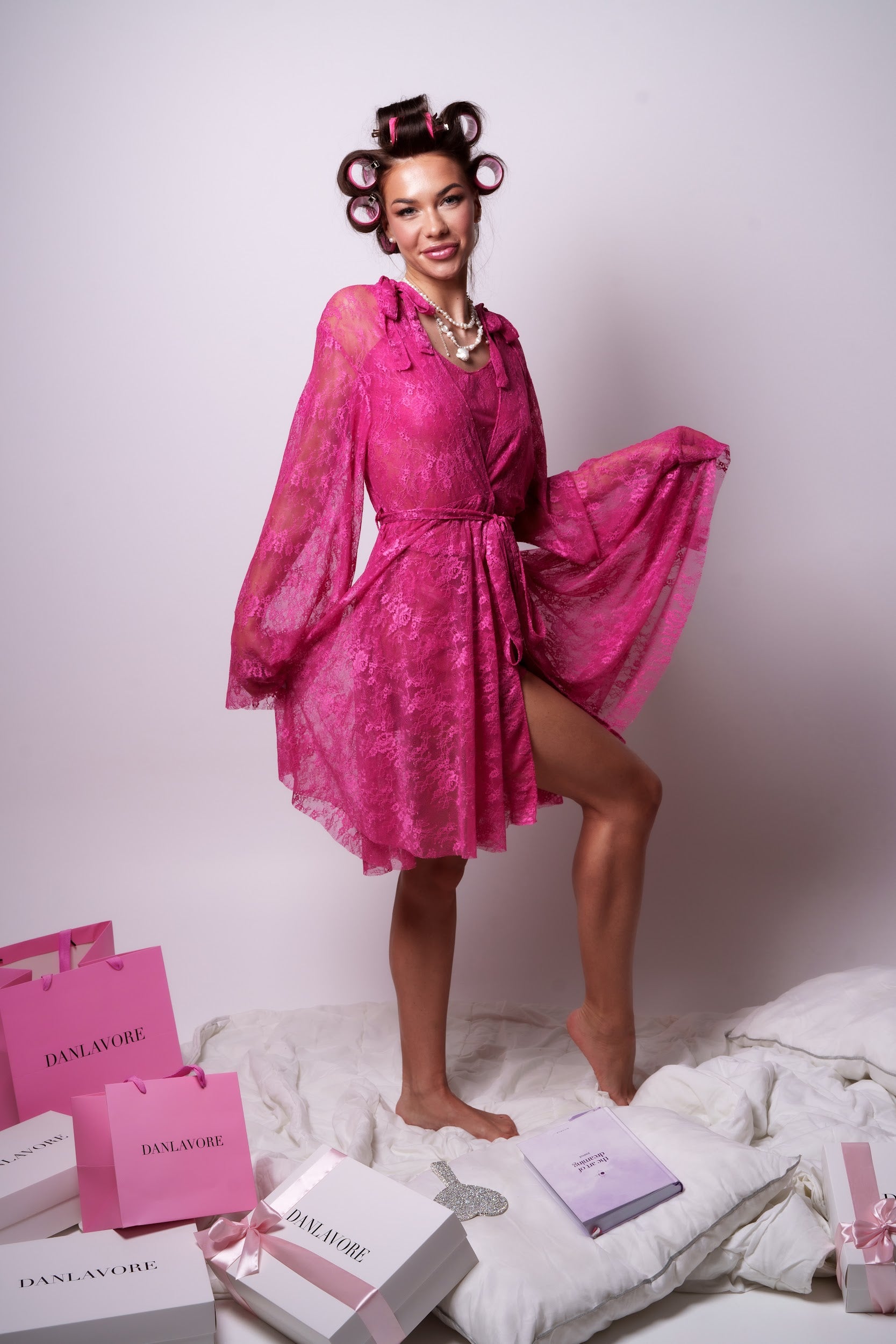 Lace midi robe with a bow