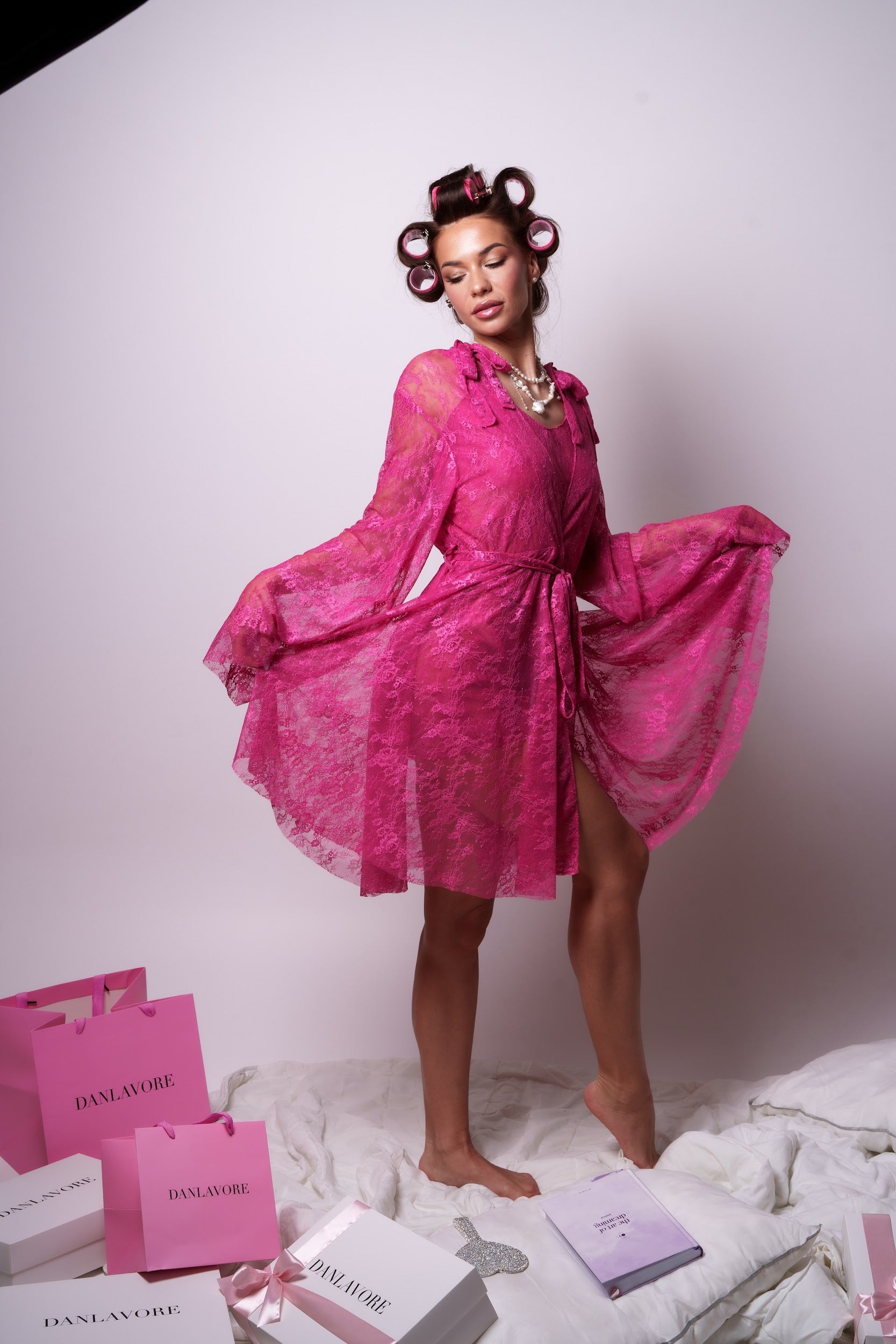 Lace midi robe with a bow