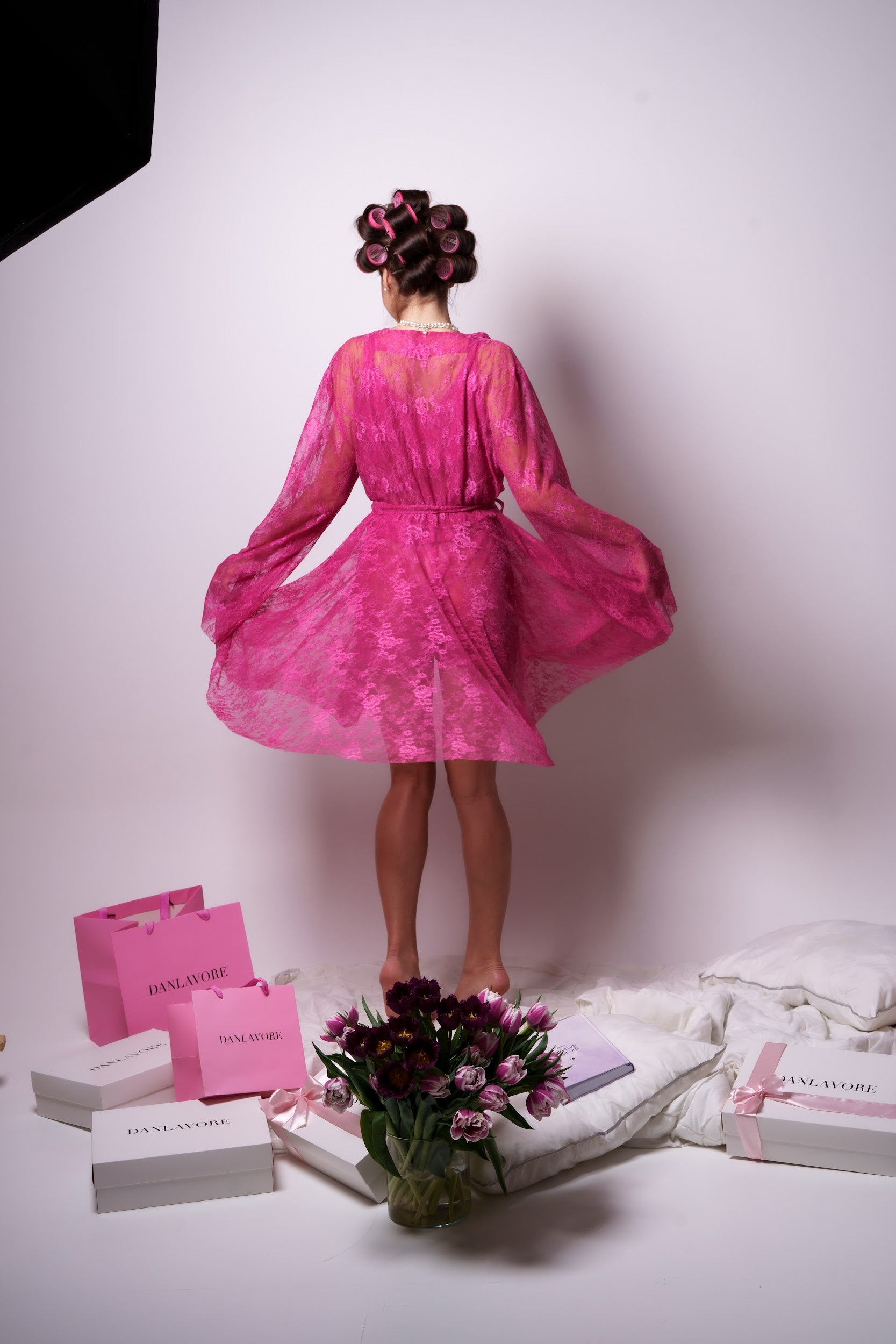 Lace midi robe with a bow