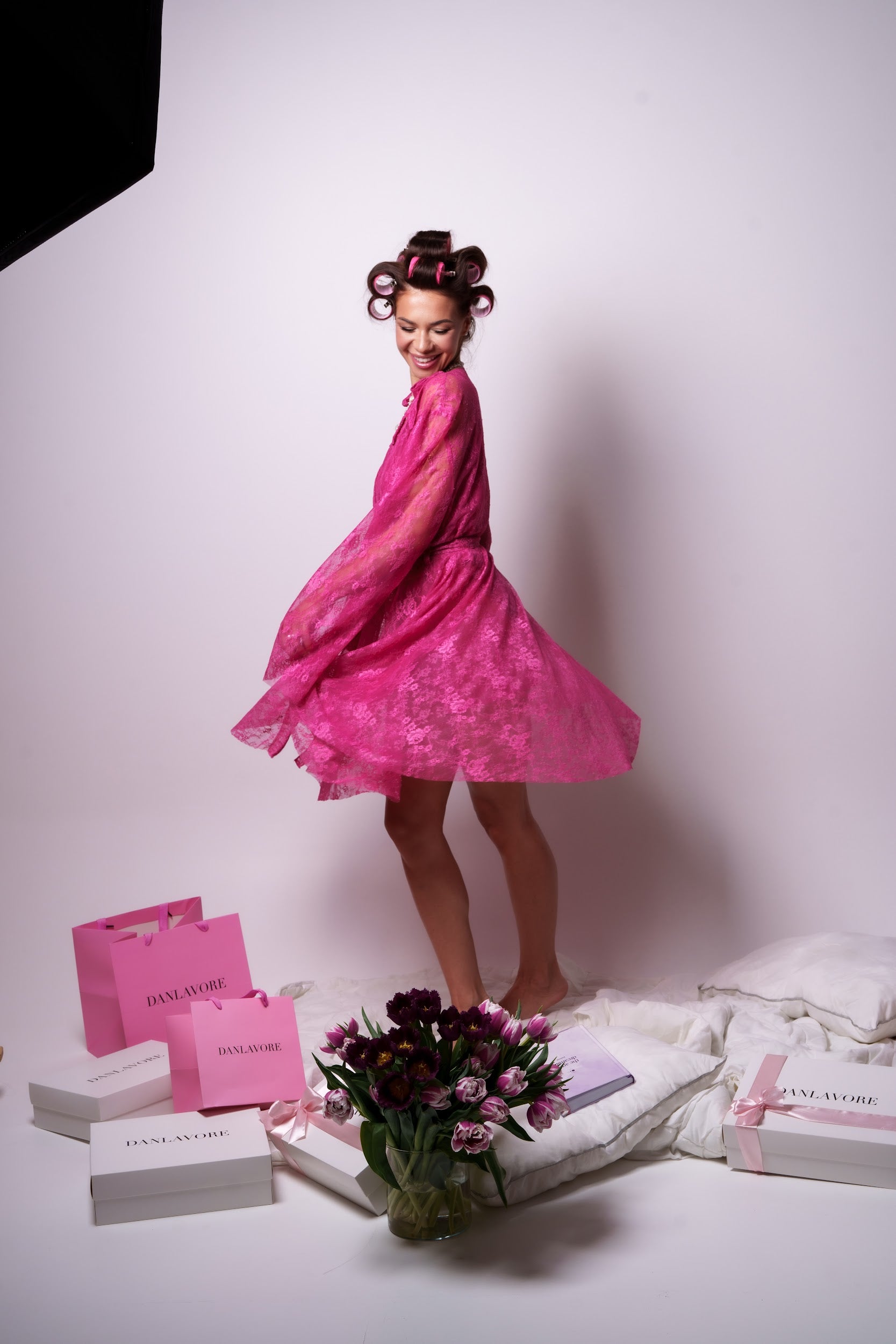 Lace midi robe with a bow