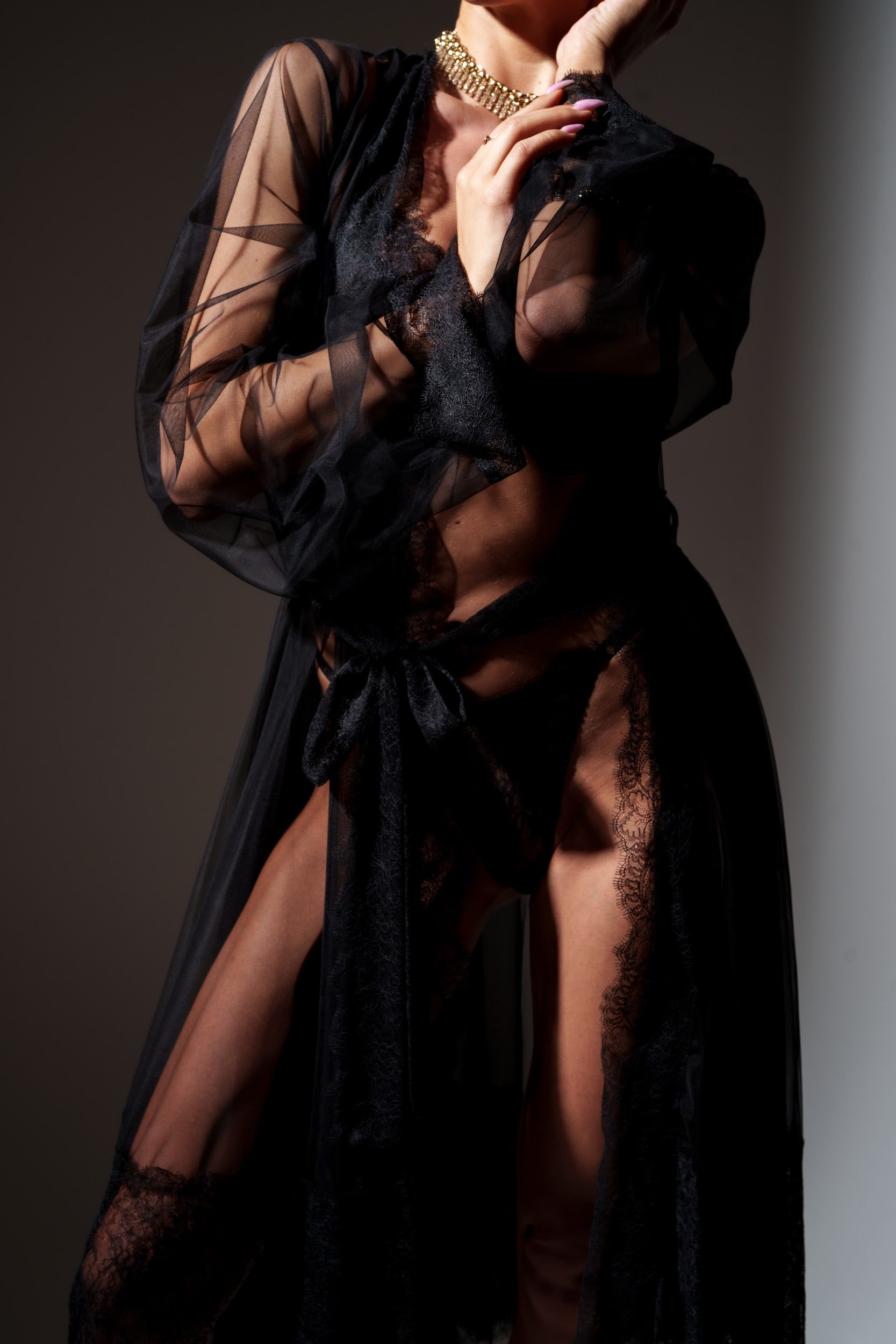 Royal tulle lace midi robe with a bow