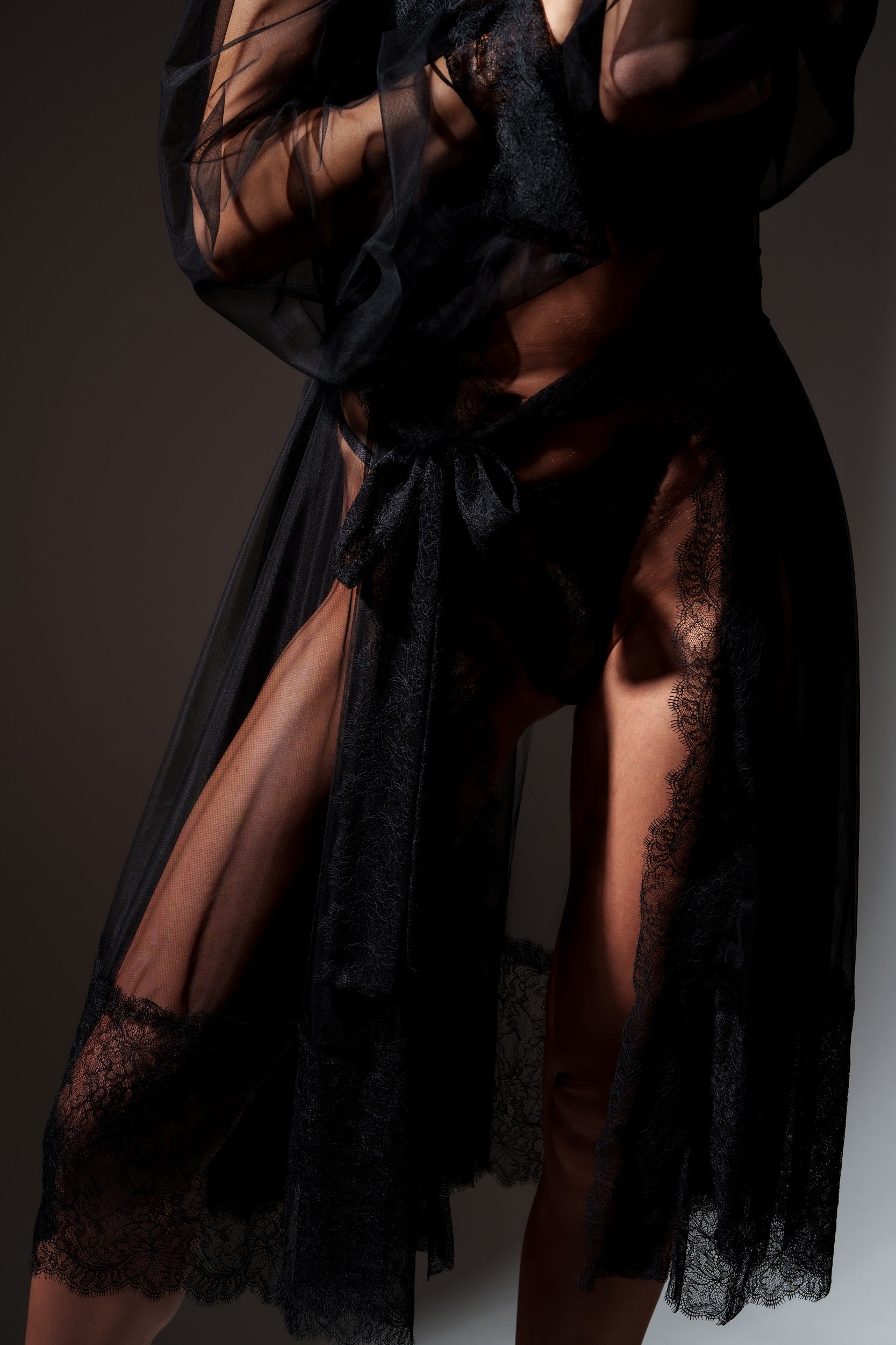 Royal tulle lace midi robe with a bow