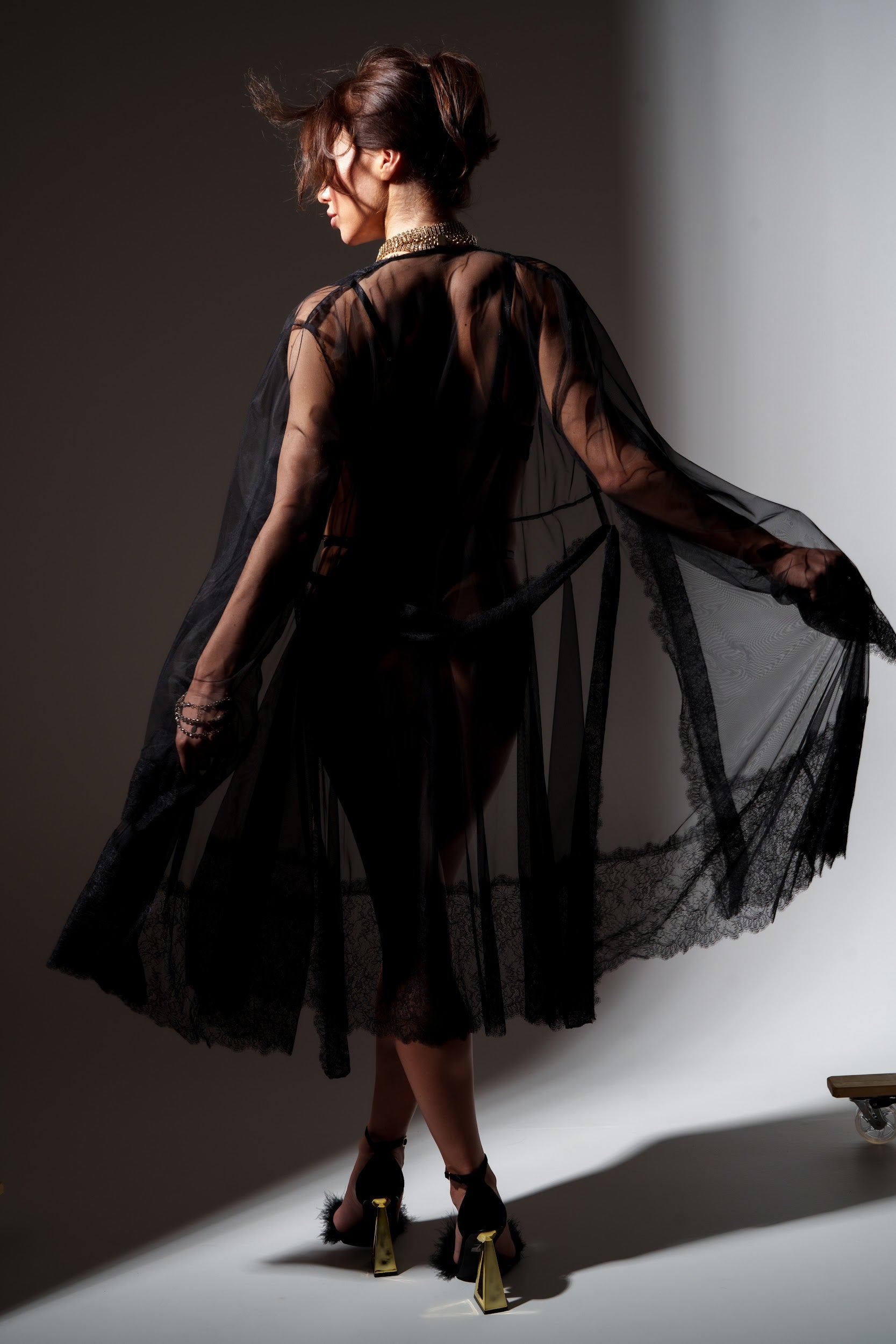 Royal tulle lace midi robe with a bow