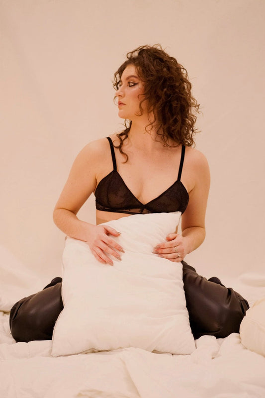 Simple black lace brallete